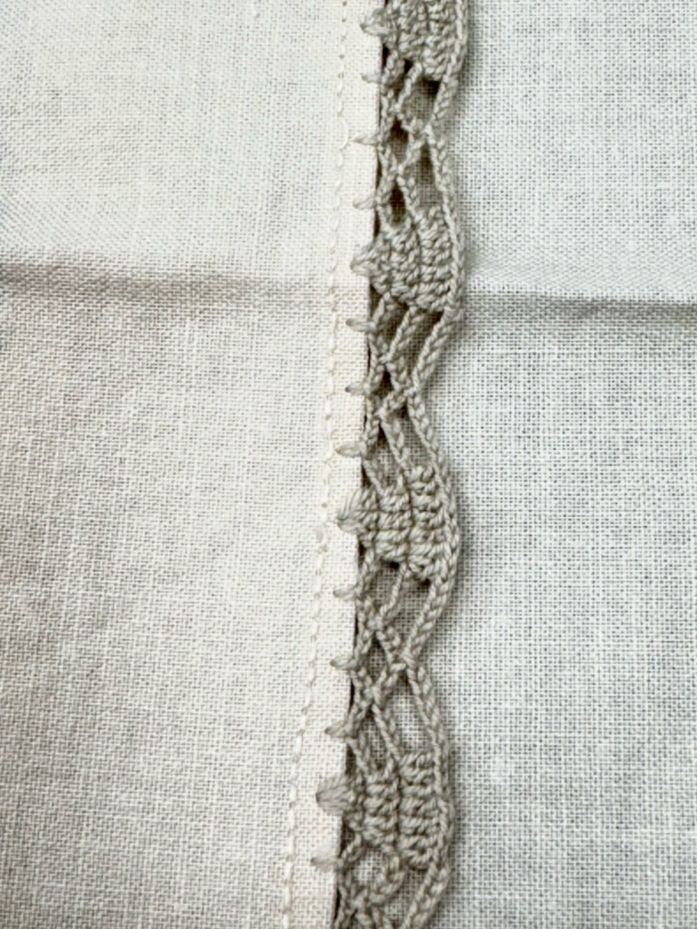 Vintage Ecru Embroidered Linen Dinner Napkins set of 8 - Picture 8 of 8